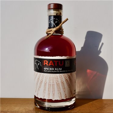 Rum - Ratu 5 Years Spiced Rum / 70cl / 40%