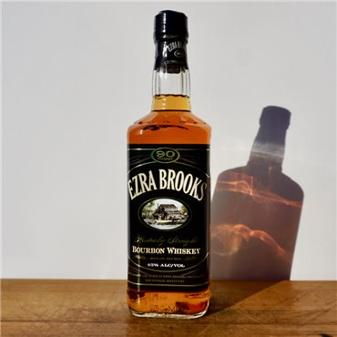 Whisk(e)y - Ezra Brooks Black Label 4 Years / 75cl / 45%