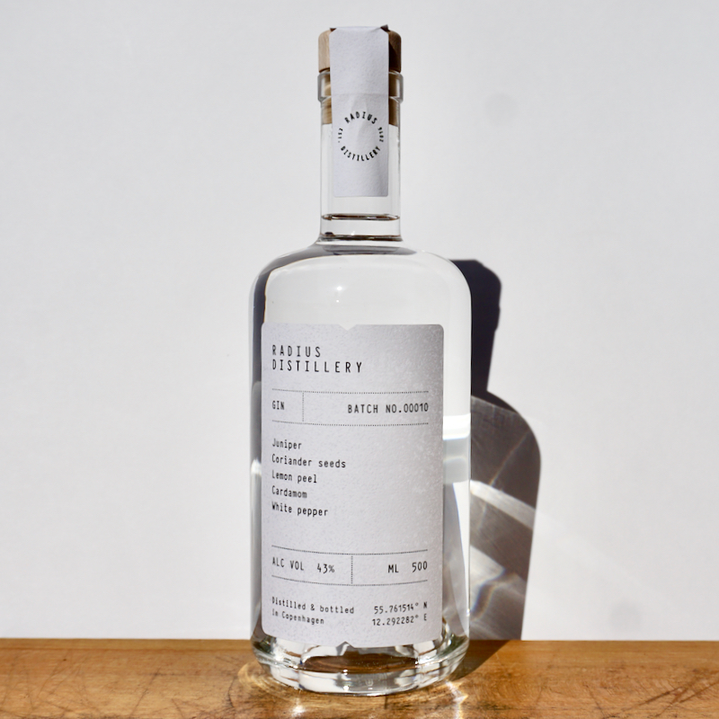 Gin - Radius Distillery Batch No. 010 The London Dry Classic / 50cl / 43%