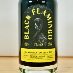 Wagemut Black Flamingo Vanilla, Rum based Liqueur, 50 cl, 25 % vol.