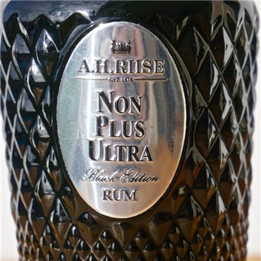 Rum - A.H. Riise Non Plus Ultra Black Edition / 70cl / 42% Rum 169,00 CHF