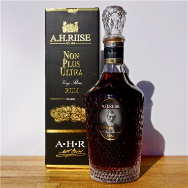 Rum - A.H. Riise Non Plus Ultra Very Rare / 70cl / 42%